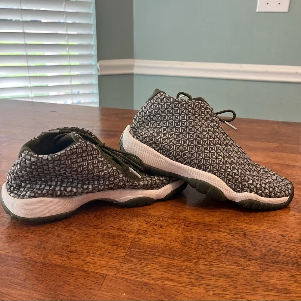 Jordan Future olive green weave sneakers size men’s 7 women’s 9